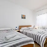 Snjezana By El-pi Tours 아파트