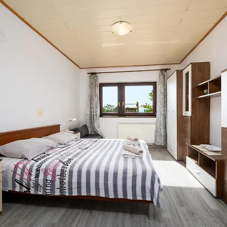 Apartment Snjezana By El-pi Tours Njivice
