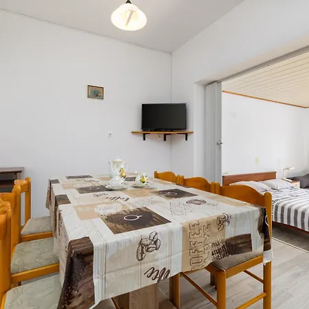 Apartment Snjezana By El-pi Tours