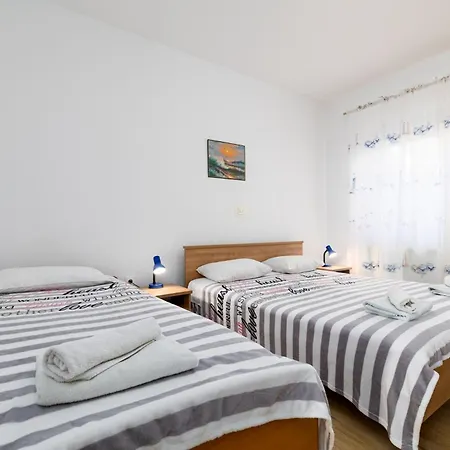 Snjezana By El-pi Tours Apartment