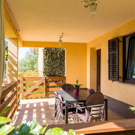 Snjezana By El-pi Tours Apartment