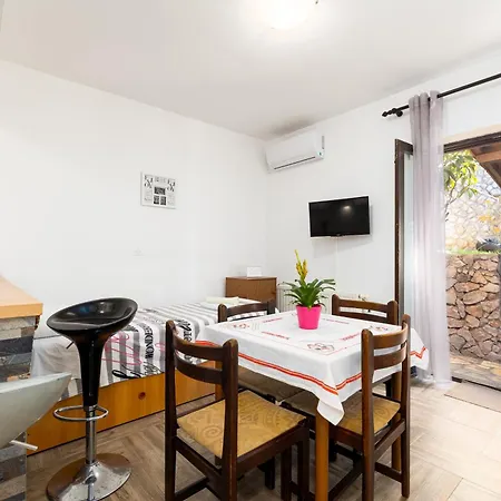 Apartment Snjezana By El-pi Tours *