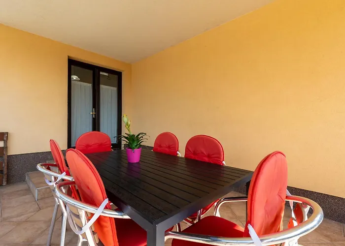 Snjezana By El-pi Tours Apartmán *