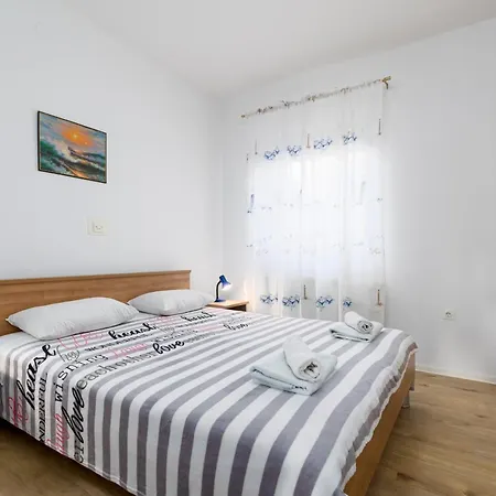 Apartment Snjezana By El-pi Tours Njivice