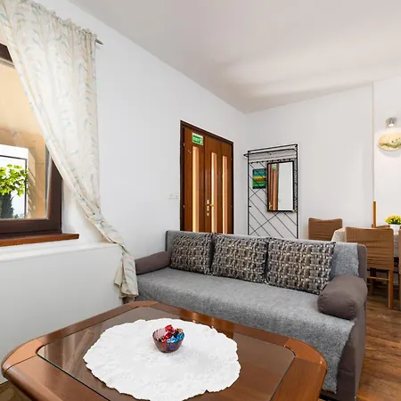 Snjezana By El-pi Tours Appartamento Njivice