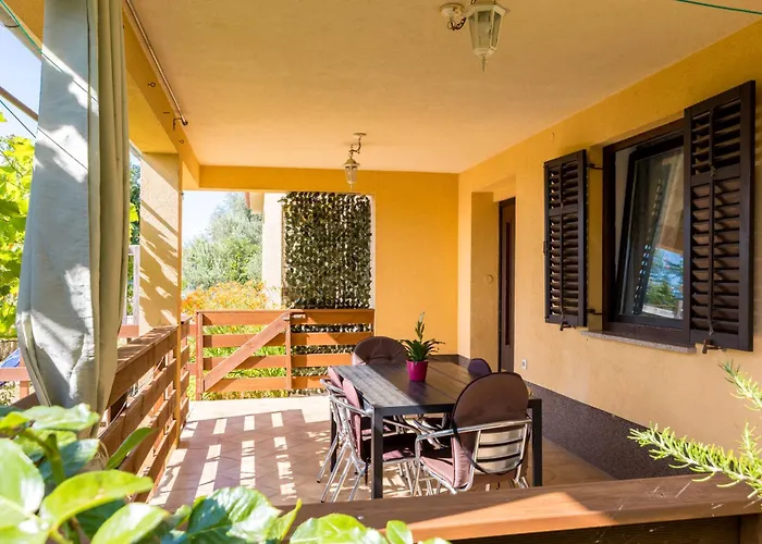Snjezana By El-pi Tours Apartment